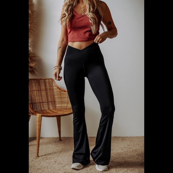 High-waisted crossover flared black leggings - Picture 4 of 10